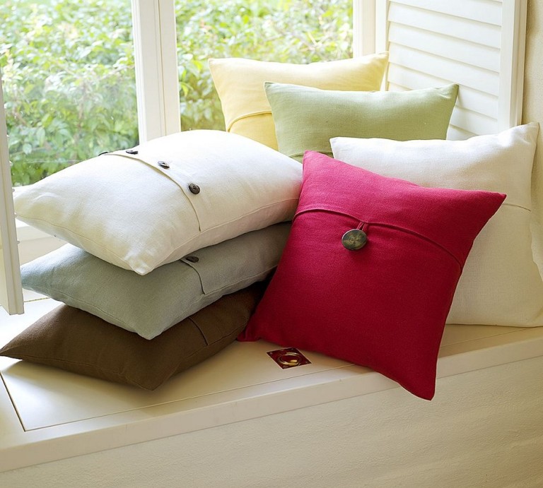 Виды декоративных подушек в интерьере: материалы, формы и размеры